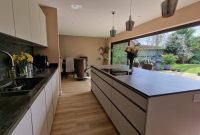 Designing a Minimalist Kitchen That Still Feels Warm